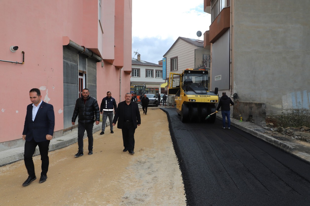 Cumhuriyet Mahallesi’nde Asfalt Çalışmaları